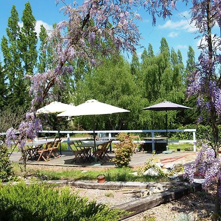 Hotel Au Relais Des Lilas Parthenay Exterior photo
