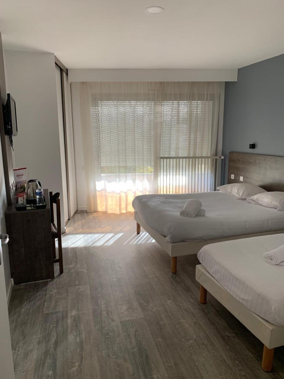 Hotel Au Relais Des Lilas Parthenay Exterior photo